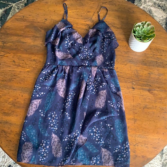 FLOW DRESS WITH UNIQUE FEATHER PATTERN - Picture 4 of 5